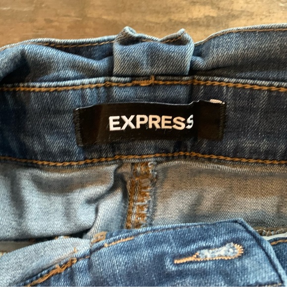 Super High Waist shortie denim shorts with belt - Picture 4 of 9